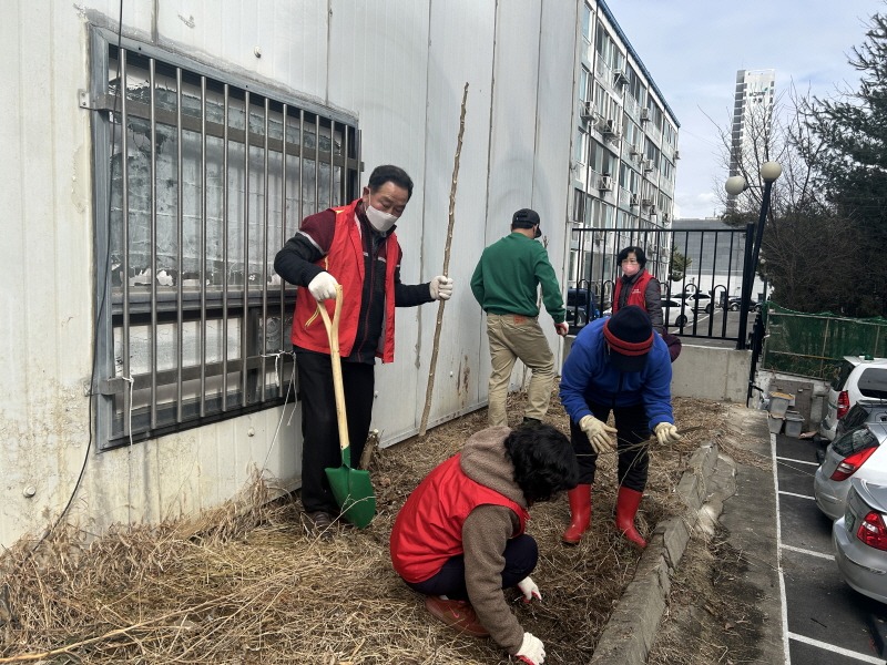 (9-1) 구월2동 통장자율회, 유휴지 환경정비 및 봄초화 식재.JPG