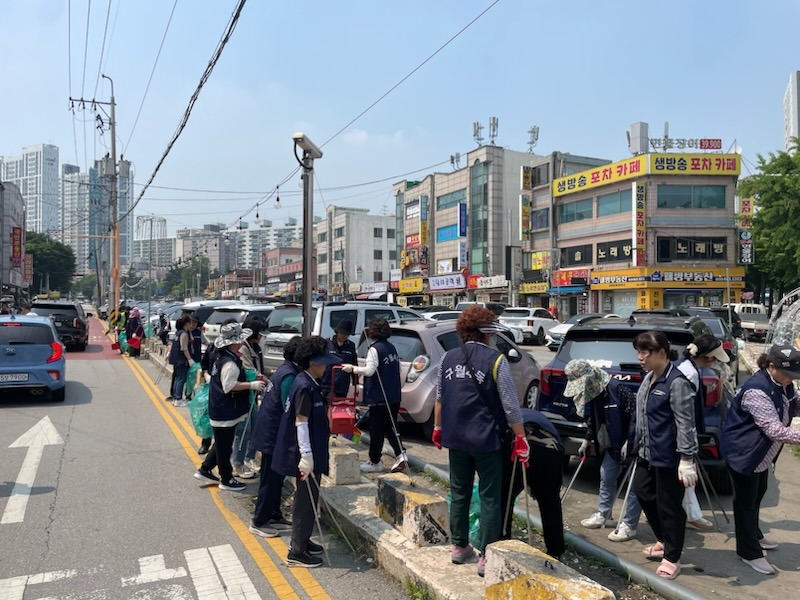 (6-2) 구월4동, 복개천 공영주차장 일원 합동 환경정비 실시.jpg