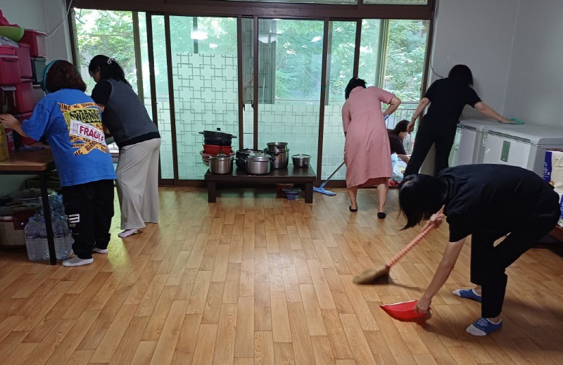 (8-2) 논현2동 통장공동체모임 사리울지킴이, 경로당 환경정비.jpg