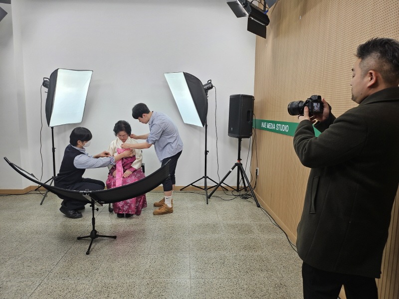 (10-2) 간석2동, 인제고와 함께 마을 어르신 장수사진 촬영.jpg