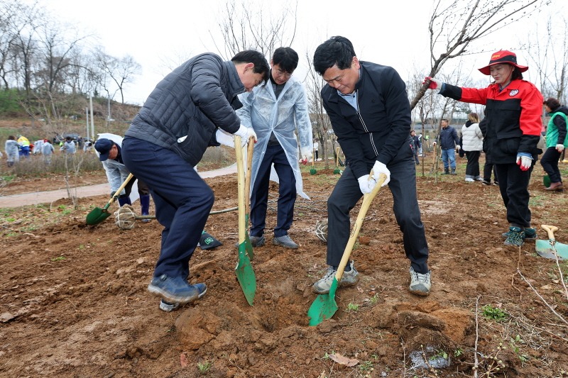 (1-3) 남동구 제79회 식목일 행사 및 나무나누어주기 행사 개최.jpg