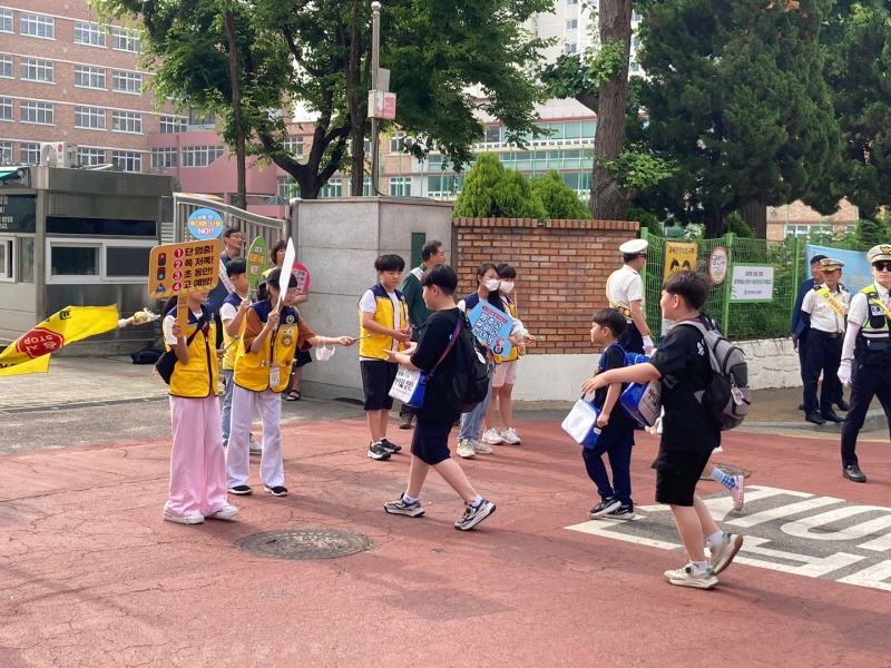 (3-2) 남동구, 어린이 안전히어로즈 출동! 합동 안전점검의 캠페인.jpeg