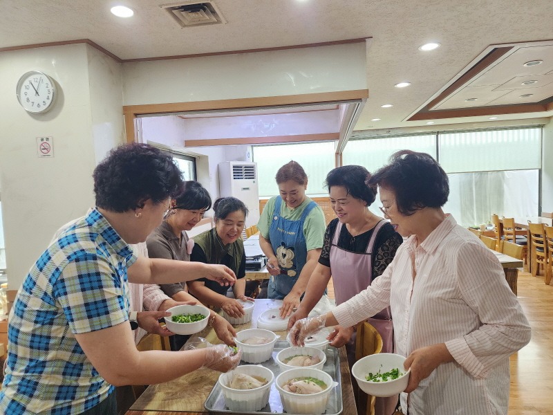 (7-2) 장수서창운연동, 초복맞이 사랑의 삼계탕 나눔 행사 개최.jpg