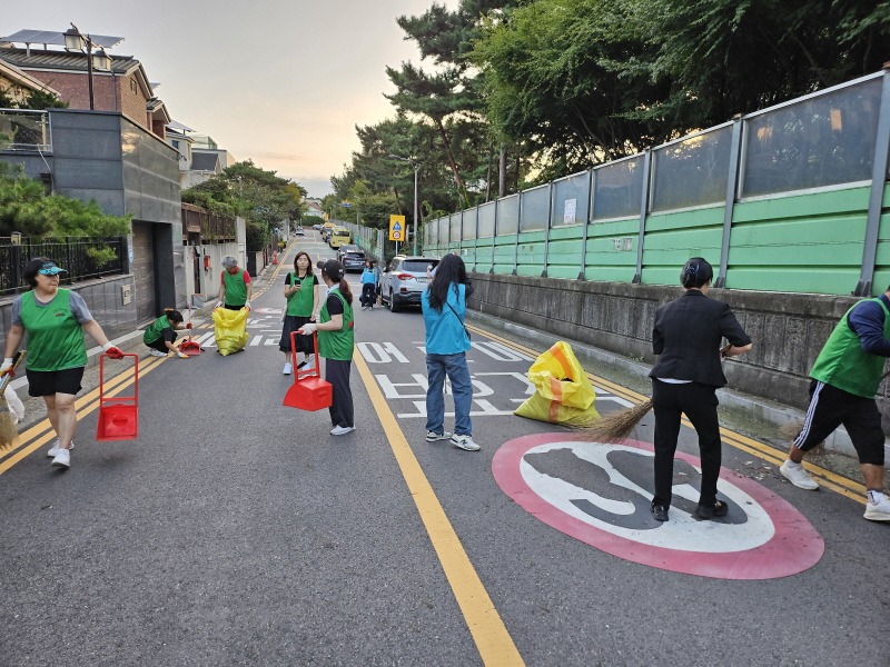 (10-2) 논현1동, 오봉산전 원마을 주민들 깨끗한 마을 만들기 동참.jpg