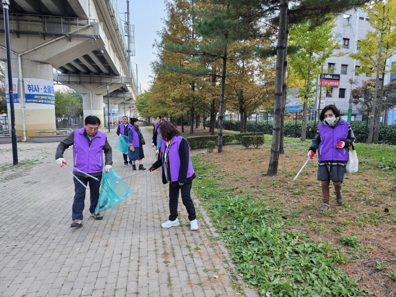 (14-1) 논현1동, 소래포구 환경정비 및 다회용기 사용 캠페인 실시.jpg