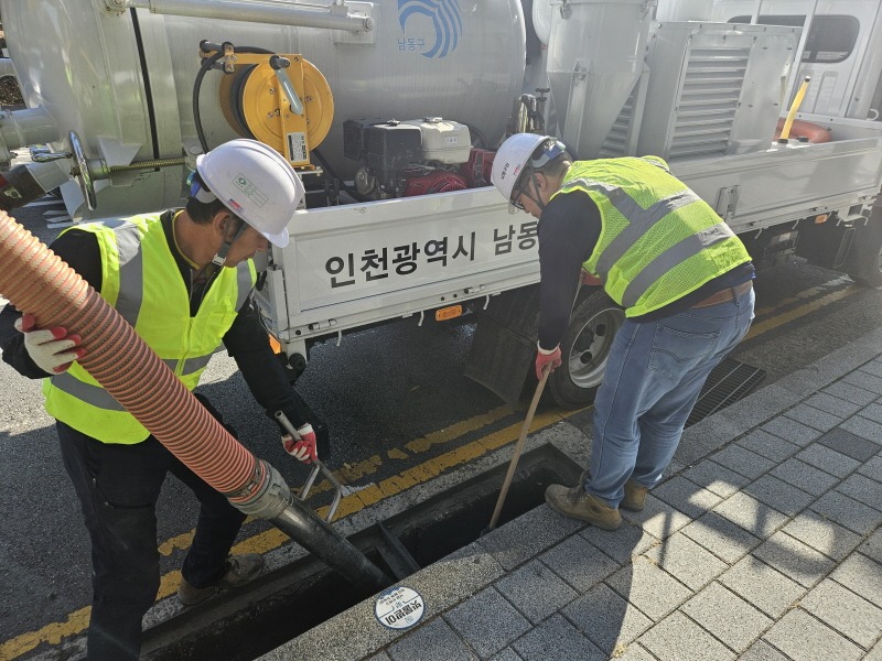 (1-2) 남동구, ‘빗물받이 전용 준설차’ 활용 빗물받이 대청소.jpg